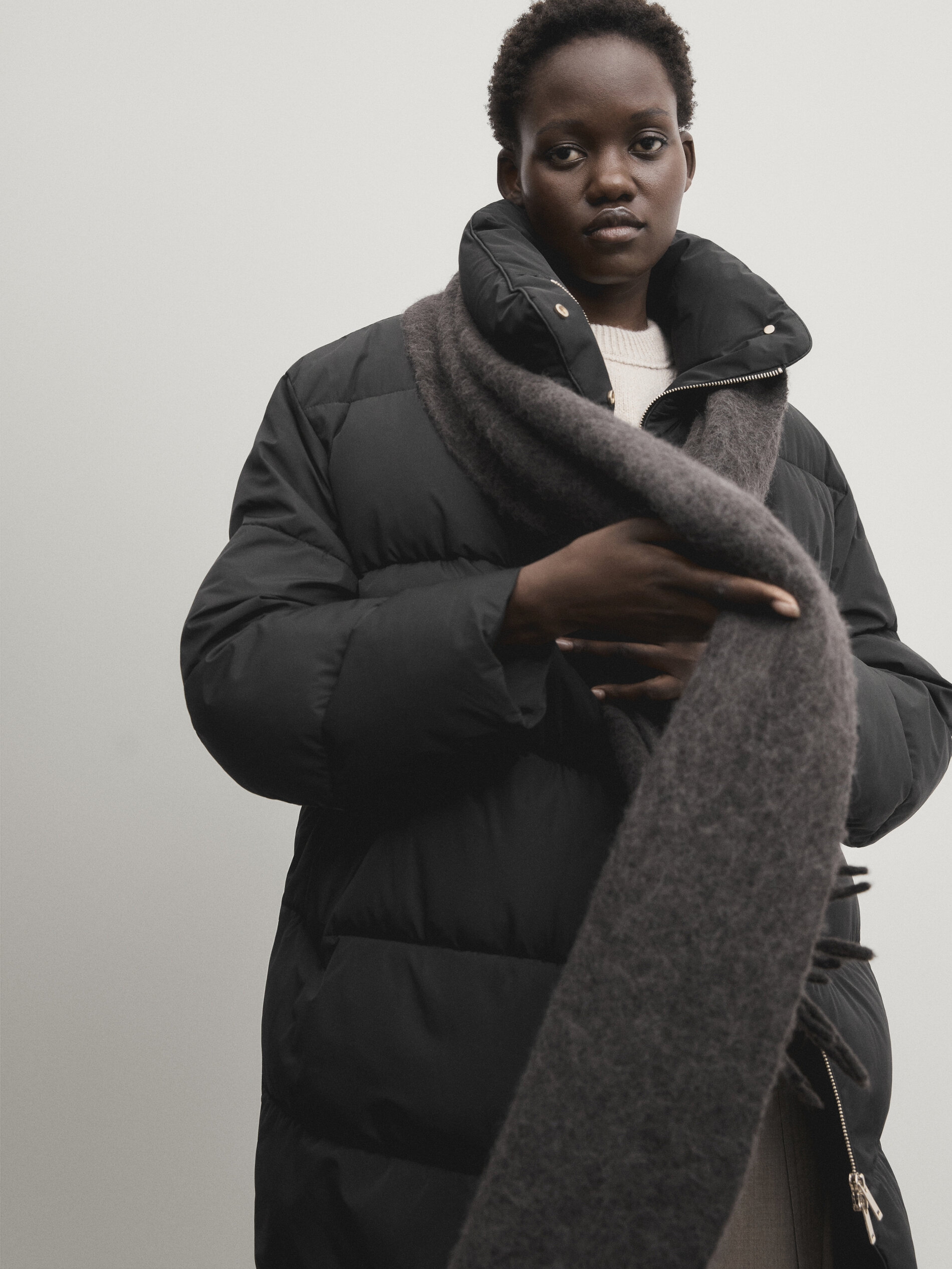 Το μαύρο μπουφάν από τα Massimo Dutti που θα κάνει πιο στιλάτο το ...